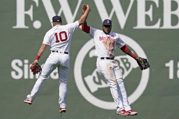 Red Sox beat Giolito, White Sox 11-4 on Patriots' Day