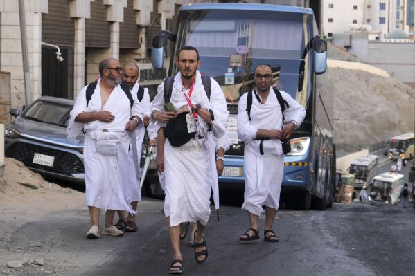 Pilgrims prepare to ride a bus from Mecca to Arafat, during the annual Hajj pilgrimage, in the Muslim holy city of Mecca, Saudi Arabia, Wednesday, June 4, 2025. (AP Photo/Amr Nabil)