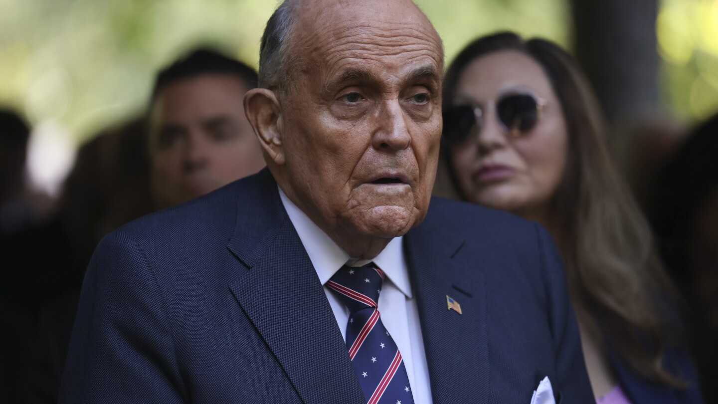 Rudy Giuliani is ontslagen uit DC nadat hij de valse beweringen van Trump over de verkiezingen van 2020 naar voren had gebracht