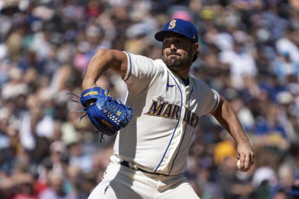 Cy Young winner Ray sharp in Mariners debut, tops Twins 2-1