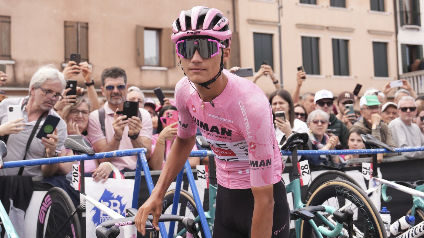 El mexicano Del Toro amplía su ventaja en el Giro de Italia a más de un minuto