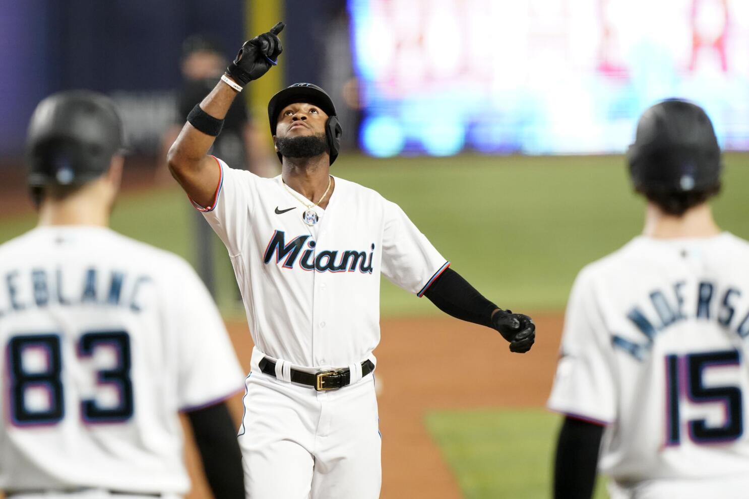 Cooper homers, Sanchez dominates as Marlins knock out Cubs 2-0