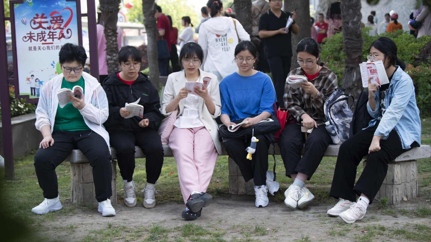 Um estudante de escola profissional surpreende a China ao derrotar seus rivais universitários em uma competição de matemática