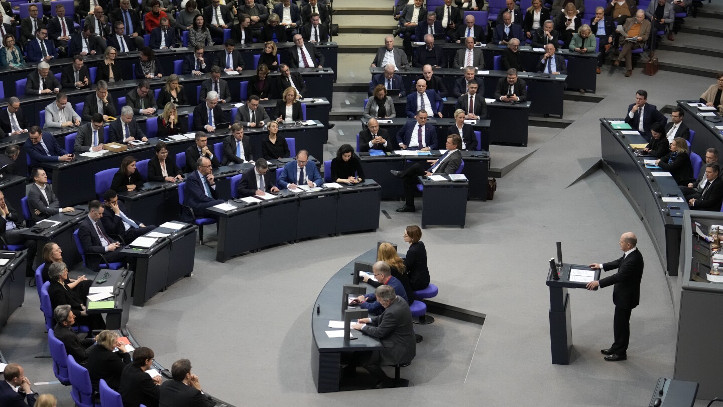 БЕРЛИН AP — Германските депутати одобриха в петък съкращения на