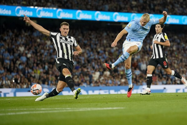 Julian Alvarez's first-half goal enough for Man City to beat