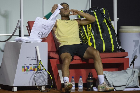 Carlos Alcaraz of Spain reacts after injuring his ankle during the Rio Open Tennis tournament in Rio de Janeiro, Brazil, Tuesday, Feb. 20, 2024. (AP Photo/Armando Paiva)