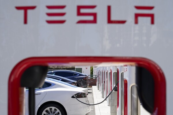 FILE - Tesla vehicles charge at a station in Emeryville, Calif., Aug. 10, 2022. Tesla has found itself locked in an increasingly bitter dispute with union workers in Sweden and neighboring countries. The showdown pits the electric car maker's CEO Elon Musk, who's staunchly anti-union, against the strongly held labor ideals of the Nordic countries. (APPhoto/Godofredo A. V谩squez, File)