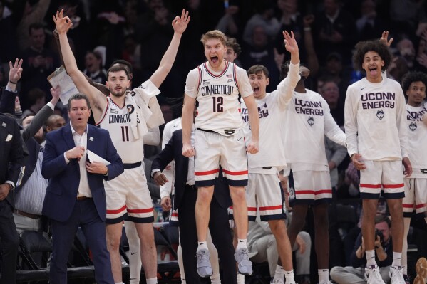 Tristen Newton's 25 points lift UConn men to 66-65 road win over Villanova