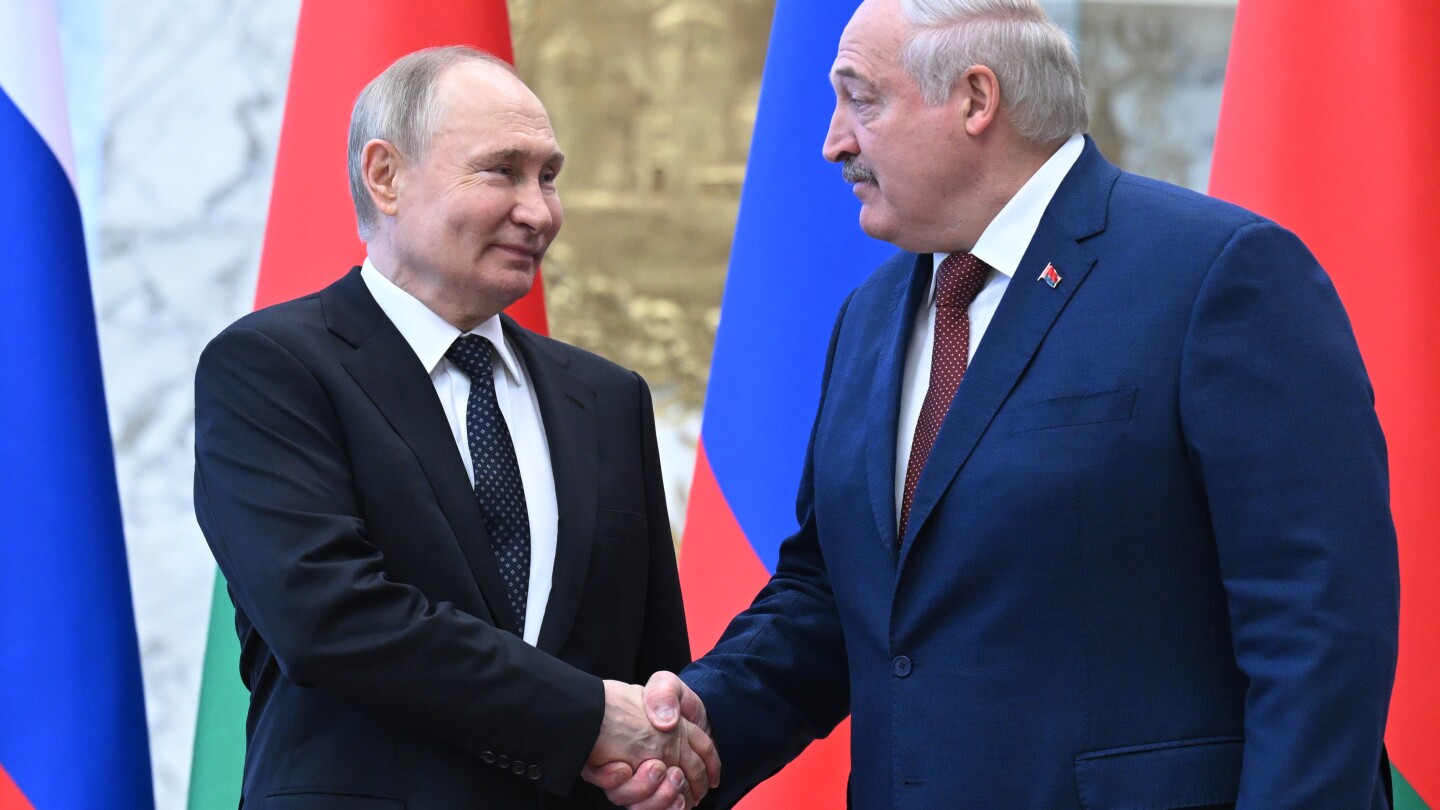 ТАЛИН, Естония (AP) — Руският президент Владимир Путин посети беларуския