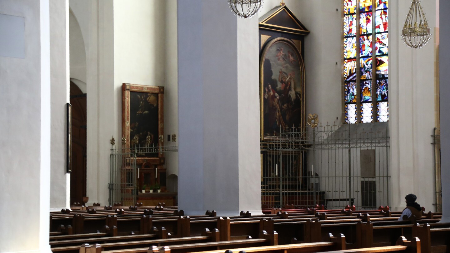 БЕРЛИН АП — Още 400 000 души официално напуснаха католическата