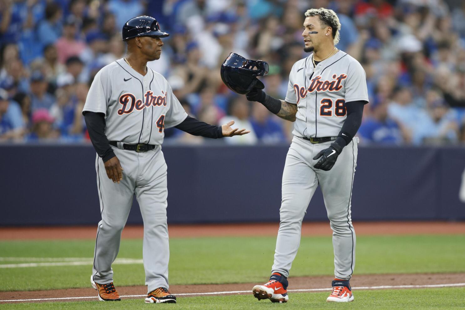 Tigers' Hinch sends 'message' by benching Javier Báez
