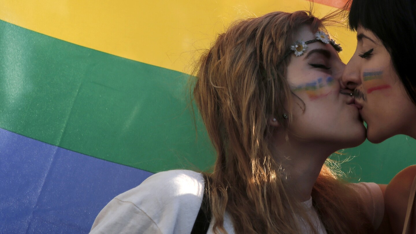 За защитник на правата в Гърция признаването на еднополовите бракове следва десетилетия на борба