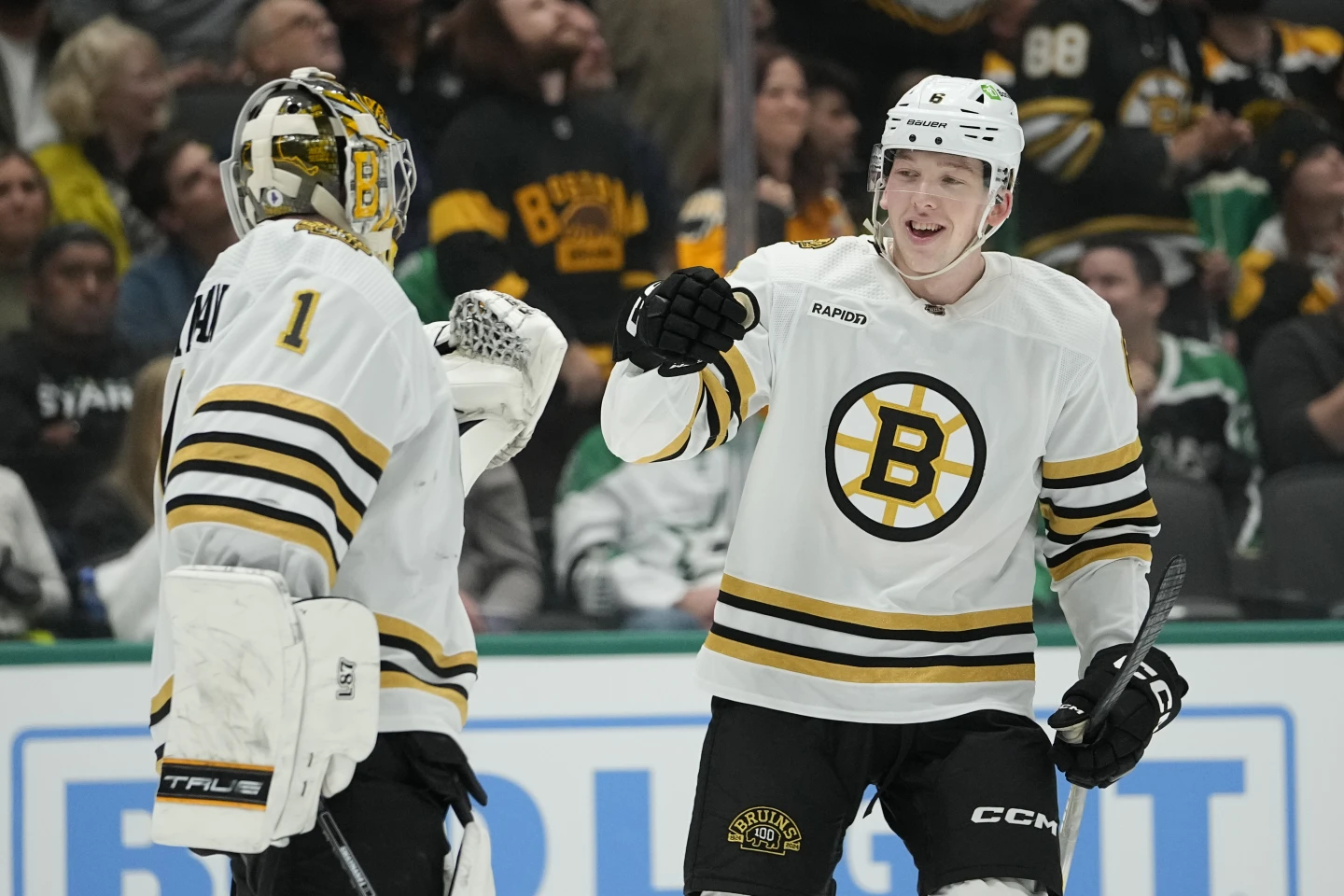 波士顿新秀比彻和洛雷伊在棕熊队3-2战胜明星队的比赛中攻入NHL首球