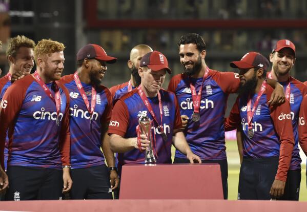 England captain Eoin Morgan, fourth right, holds the winners trophy after the third Twenty20 international cricket match between England and Pakistan at Old Trafford in Manchester, Tuesday, July 20, 2021. England won the series 2-1. (AP Photo/Rui Vieira)
