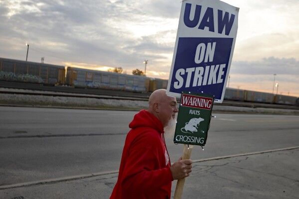 File - Dan Back, a United Auto Workers Local 12 member, pickets during the ongoing UAW strike at the Stellantis Toledo Assembly Complex on Thursday, Oct. 26, 2023, in Toledo, Ohio. General Motors and Jeep maker Stellantis will meet with United Auto Workers bargainers Thursday to see if they can reach a tentative contract agreement that mirrors a deal reached with crosstown rival Ford on Wednesday. (Kurt Steiss/The Blade via AP, File )