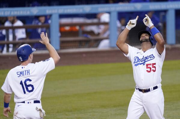 Pujols arrives for Dodgers