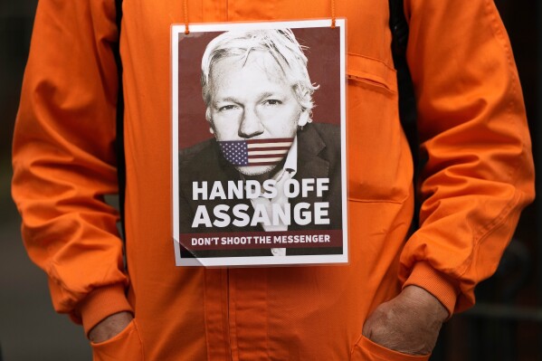 A Protester stands in front of the Ecuadorian Embassy in London, Thursday, April 11, 2024, where Wikileaks founder Julian Assange was arrested five years ago. US President Joe Biden said Wednesday that he is considering a request from Australia to drop the decade-long U.S. push to prosecute Wikileaks founder Julian Assange for publishing a trove of American classified documents.(AP Photo/Frank Augstein)