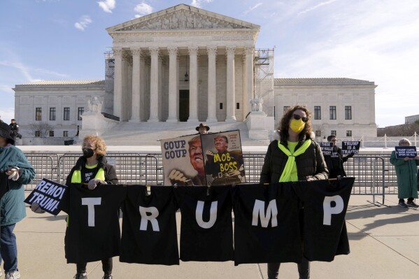 AP News – Tòa án Tối cao dường như đã sẵn sàng bác việc loại Trump khỏi cuộc bầu cử do bạo loạn ở Điện Capitol