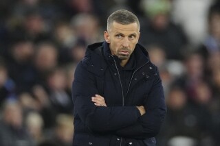 Wolverhampton Wanderers' head coach Gary O'Neil during the English Premier League soccer match between West Ham United and Wolverhampton Wanderers, at The London Stadium in London, Monday, Dec. 9, 2024. (AP Photo/Dave Shopland, File)