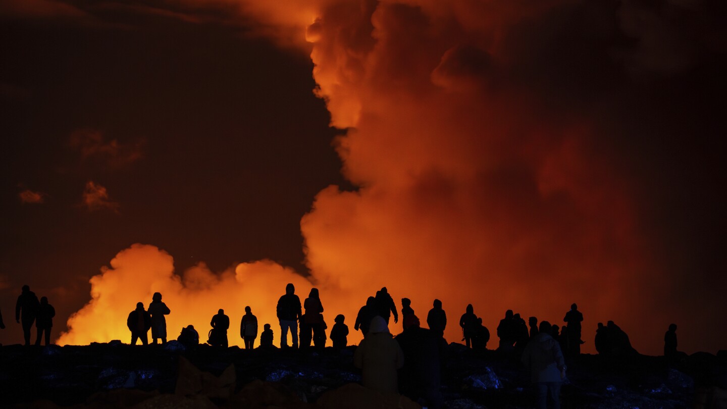 15 21 март 2024 г Вулкан отново изригна в Исландия Лодка превозваща