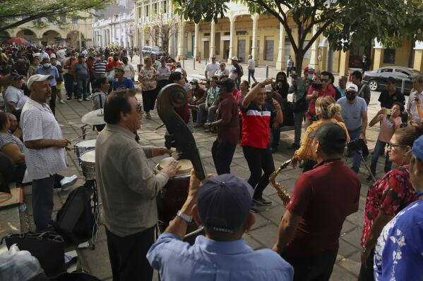 El Salvador clears way for mass trials as crackdown on gangs ramps up, El  Salvador