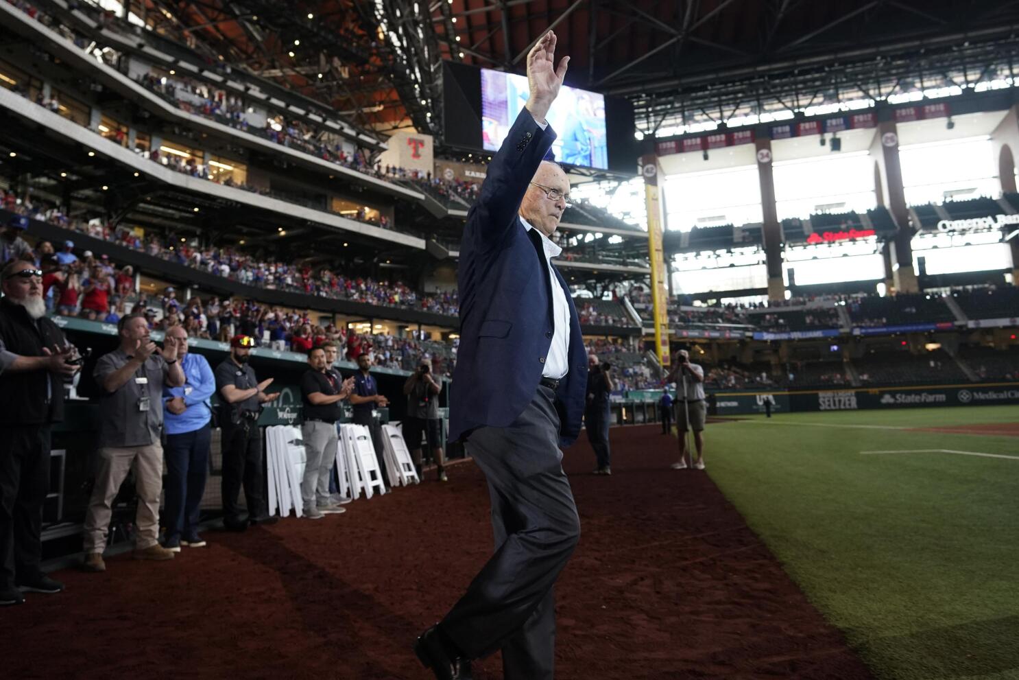 Does This Photograph Show Nolan Ryan Pitching After an On-Field