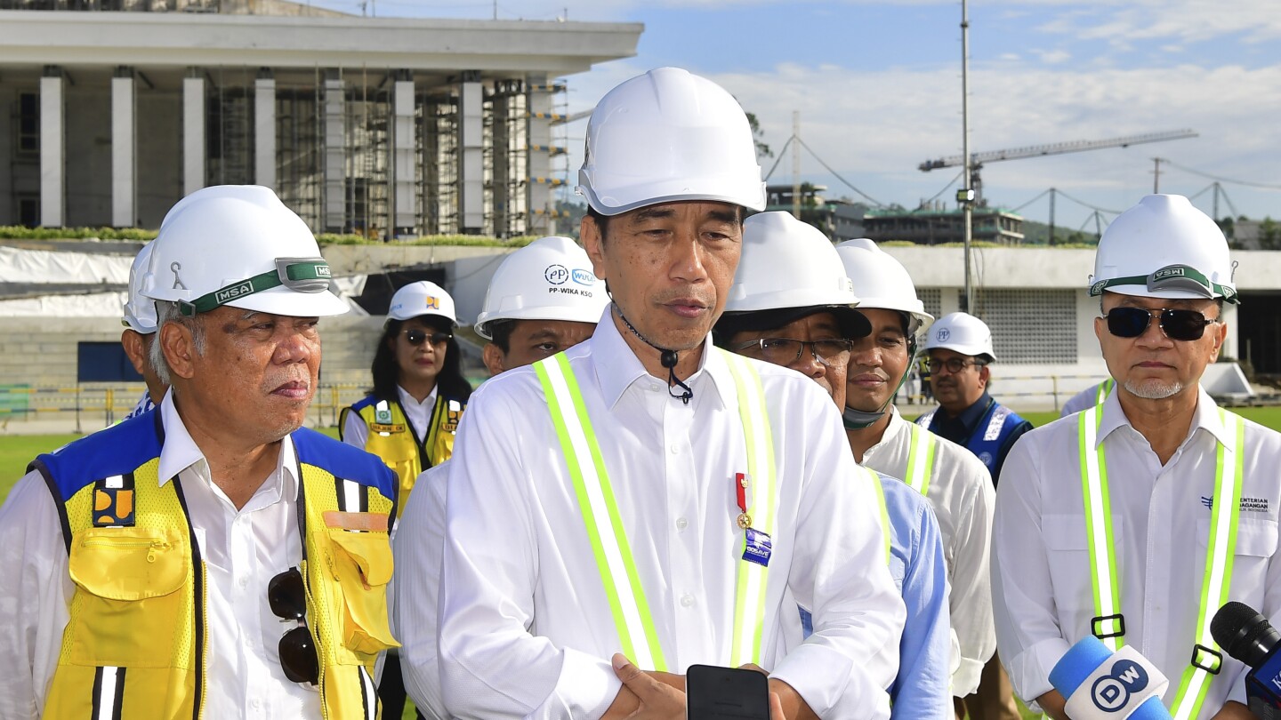 Лидерът на Индонезия казва, че първата фаза на новата столица е завършена на 80% и той скоро ще има офис там