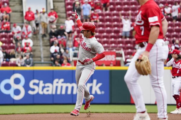 Phillies score 9 in first on way to 14-3 drubbing of Reds