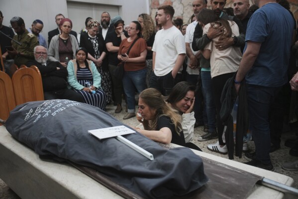 An Israeli woman on her way to give birth is killed in a West Bank attack |  AP News