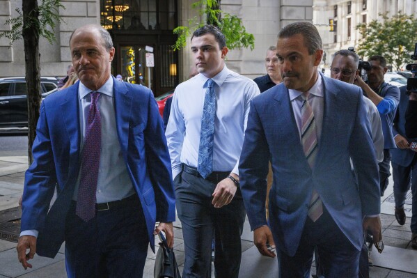 Philadelphia police Officer Mark Dial, center, arrives at the Juanita Kidd Stout Center for Criminal Justice in Philadelphia, Sept. 19, 2023, with attorneys for a bail hearing. (Alejandro A. Alvarez/The Philadelphia Inquirer via AP, File)