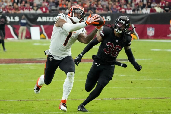 Burrow shakes off calf injury, throws for a season-high 259 yards as Bengals  beat the Rams 19-16
