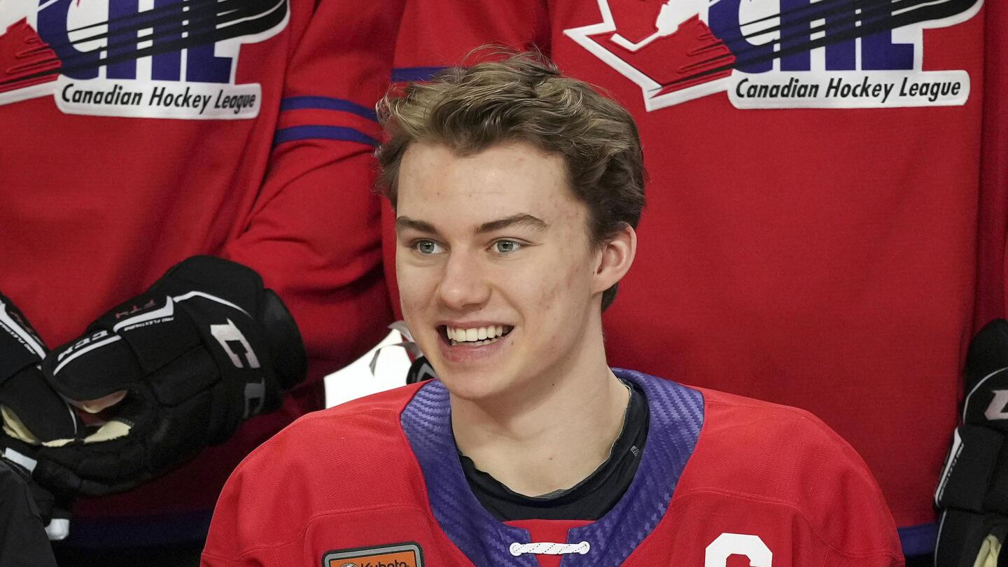 Sportsnet on X: Start playing Chelsea Dagger! 🎶 With the first pick in  the 2023 NHL Draft, the Chicago Blackhawks can cash in on the Connor Bedard  sweepstakes.  / X