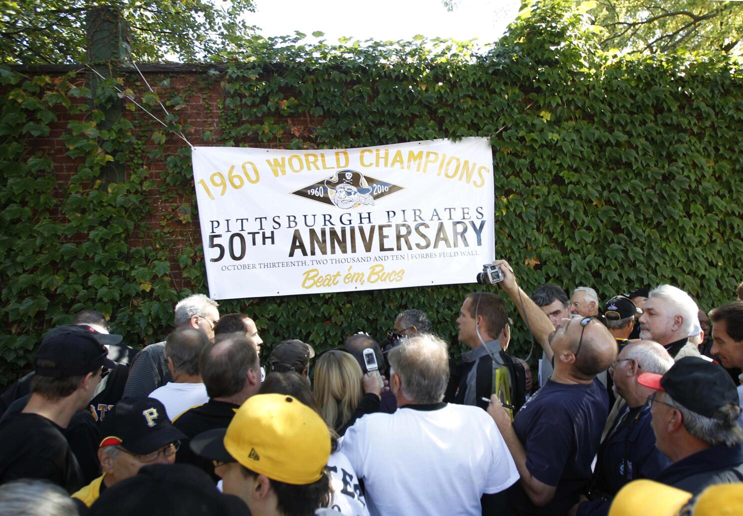 Bill Mazeroski's Game 7 bat, jersey donated to Heinz History Center