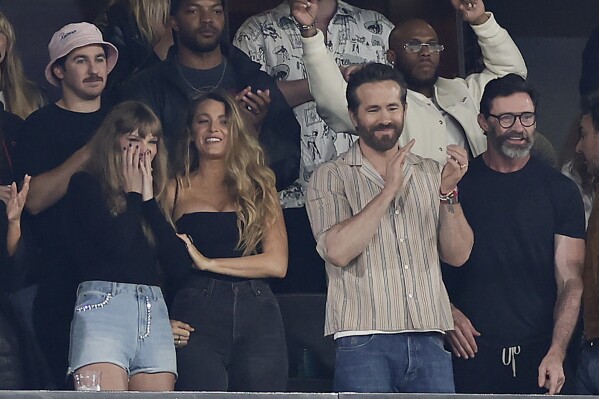 Taylor Swift Attends Travis Kelce's Chiefs Game Against Jets