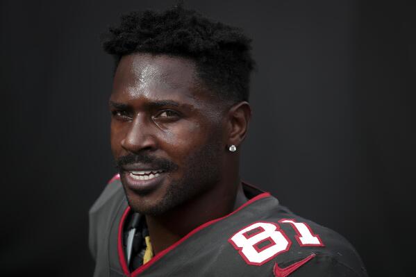 AP Source: WR Antonio Brown returning to Bucs on 1-year deal