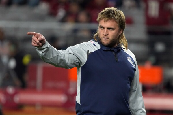 FILE - New England Patriots linebacker coach Steve Belichick warms up before an NFL football game against the Arizona Cardinals, Monday, Dec. 12, 2022, in Glendale, Ariz. Steve Belichick has agreed to be the defensive coordinator for new coach Jedd Fisch at Washington, a person with knowledge of the move told The Associated Press on Monday, Feb. 5, 2024. The son of NFL coaching great Bill Belichick will take a role in college for the first time following 12 seasons working on the staff of the New England Patriots with his dad. (AP Photo/Rick Scuteri, FIle)