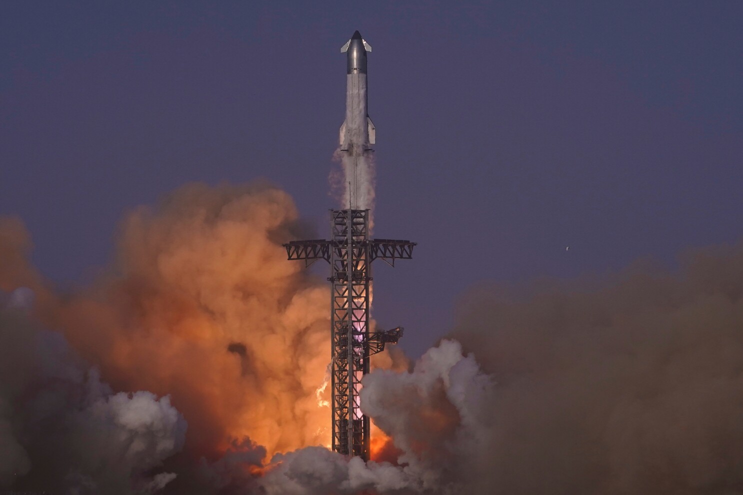 SpaceX mega rocket Starship spins out of control and breaks apart