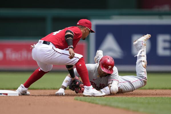 Washington Nationals' Ildemaro Vargas, right, beats a tag by