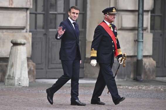 Macron hits Paris 2024 countdown button
