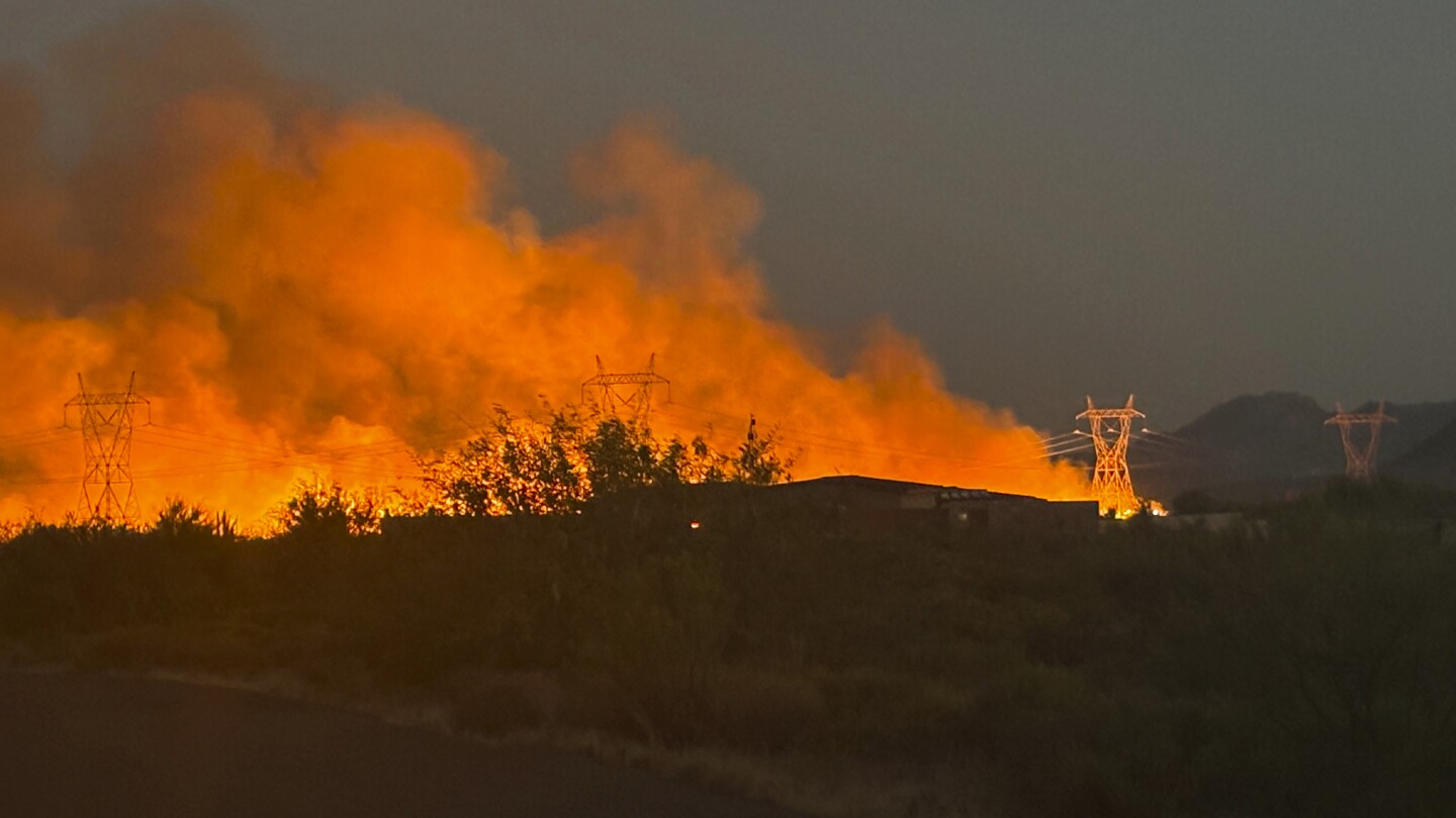 Arizona wildfire advances after forcing evacuations near Phoenix
