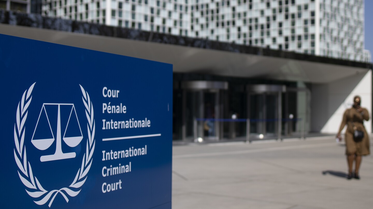 Een man die beweert een voormalige Russische functionaris te zijn, wil voor het ICC getuigen over misdaden in Oekraïne