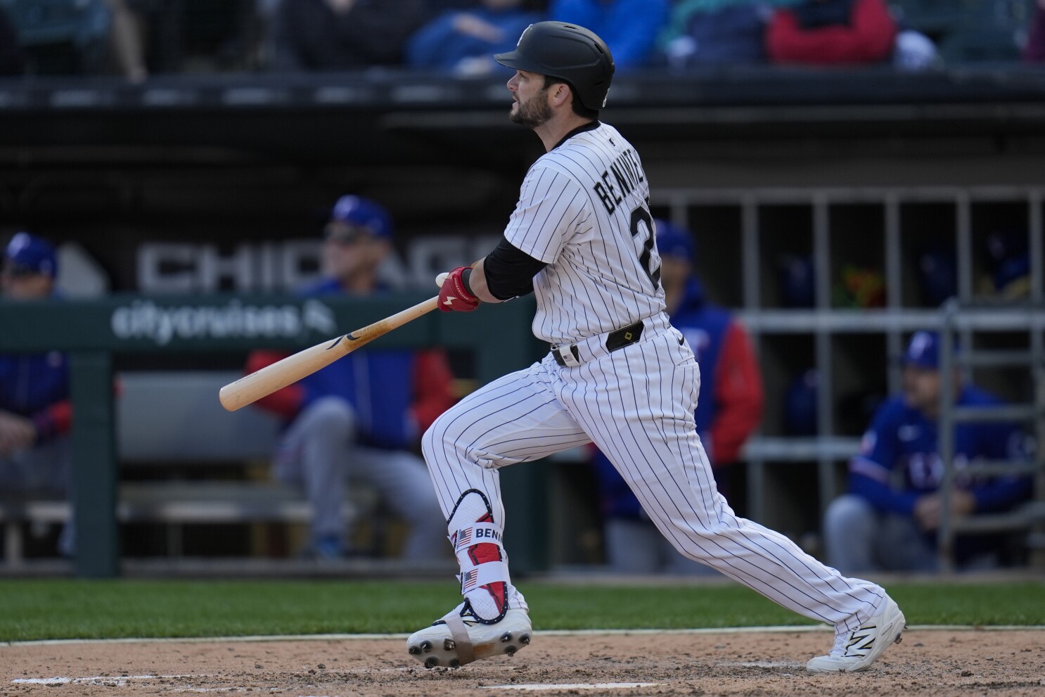 Benintendi helps the White Sox hand the Rangers their 6th consecutive loss