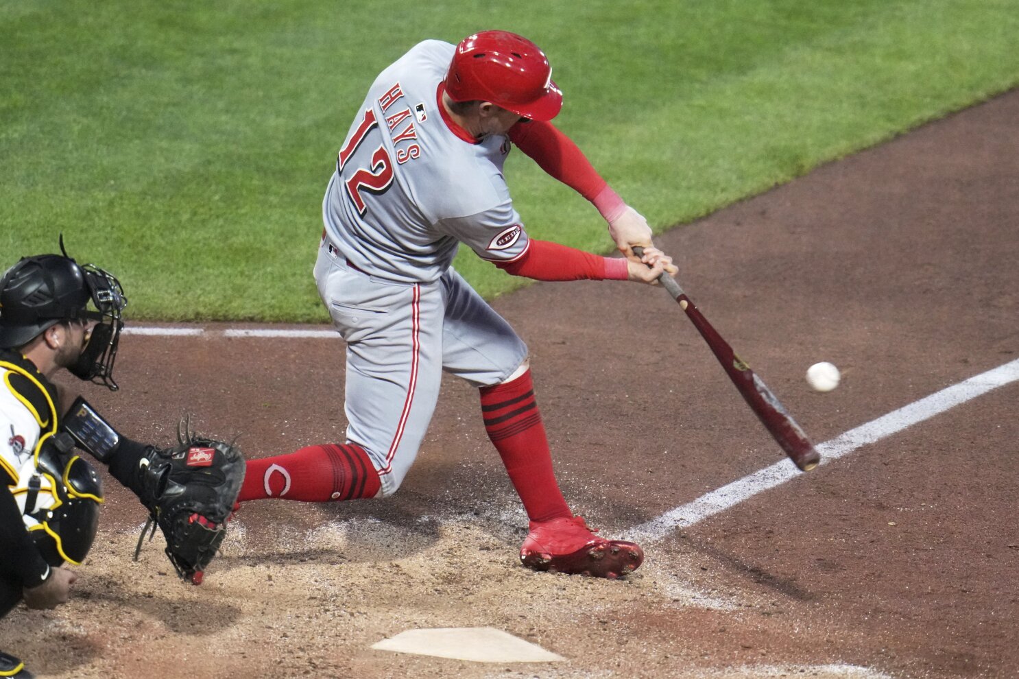 Austin Hays, Nick Lodolo lead Reds to their fifth consecutive victory, 7-1 over scuffling Pirates