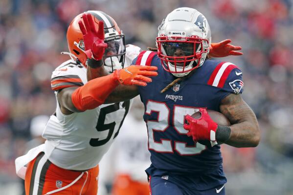 Mac Jones, Rhamondre Stevenson lead Pats to blowout win vs. Browns