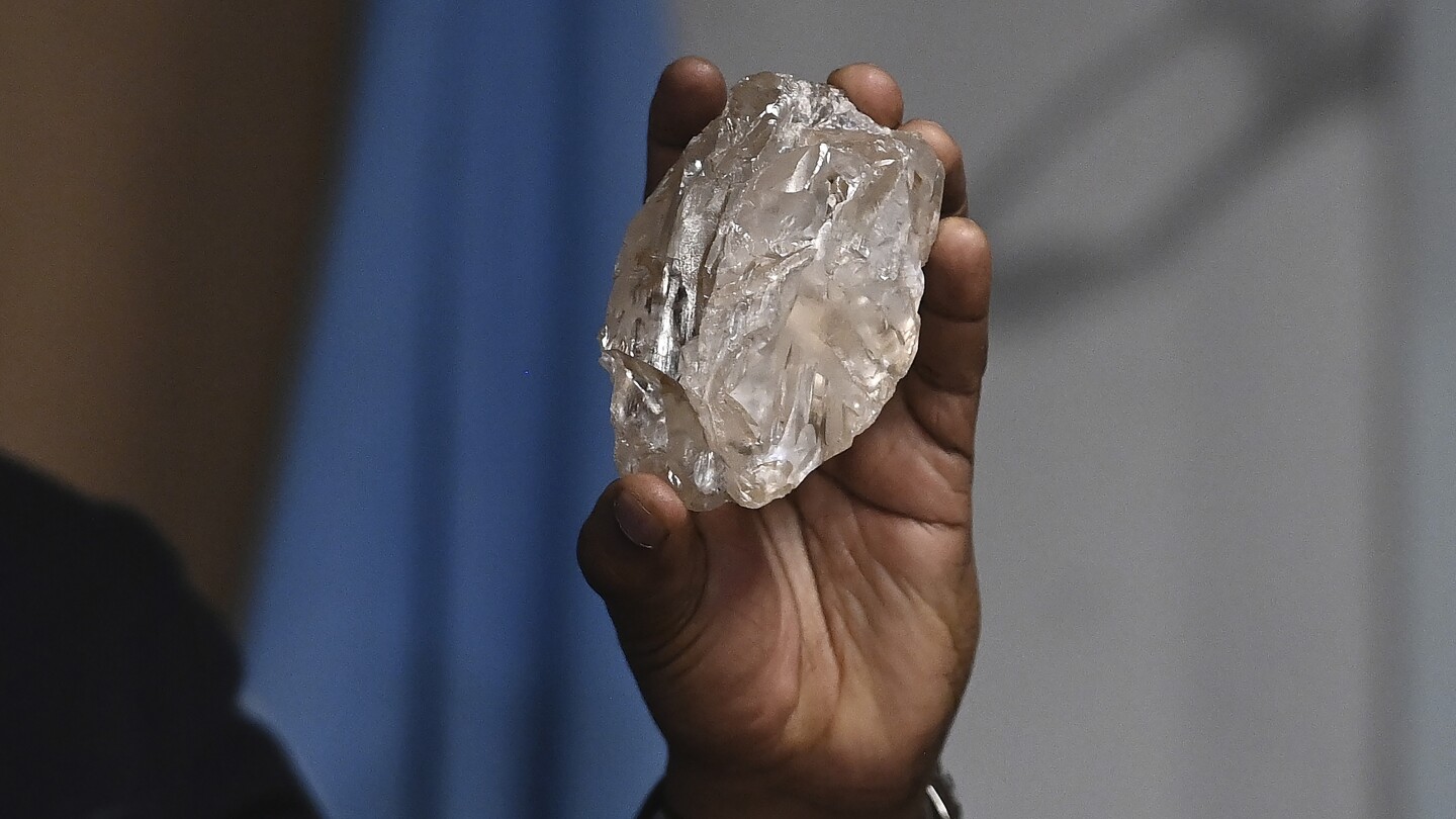 De grootste diamant in meer dan een eeuw werd gevonden in Botswana