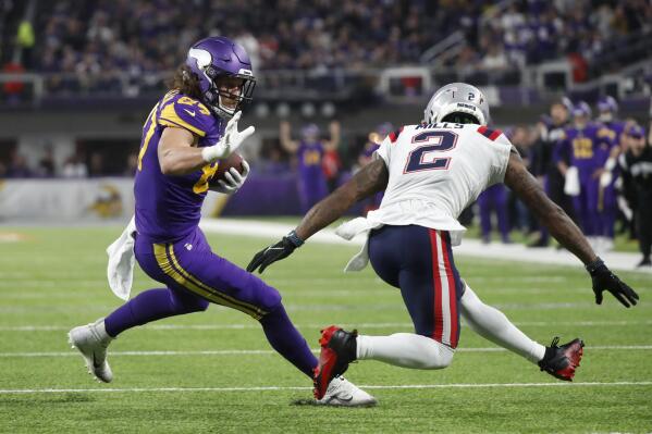 Minnesota Vikings tight end T.J. Hockenson (87) on the field with teammates  during the first half of an NFL football game against the New England  Patriots, Thursday, Nov. 24, 2022 in Minneapolis. (