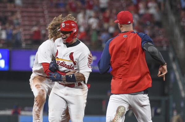 Cards' Molina catches up, throws out runner in 1st action