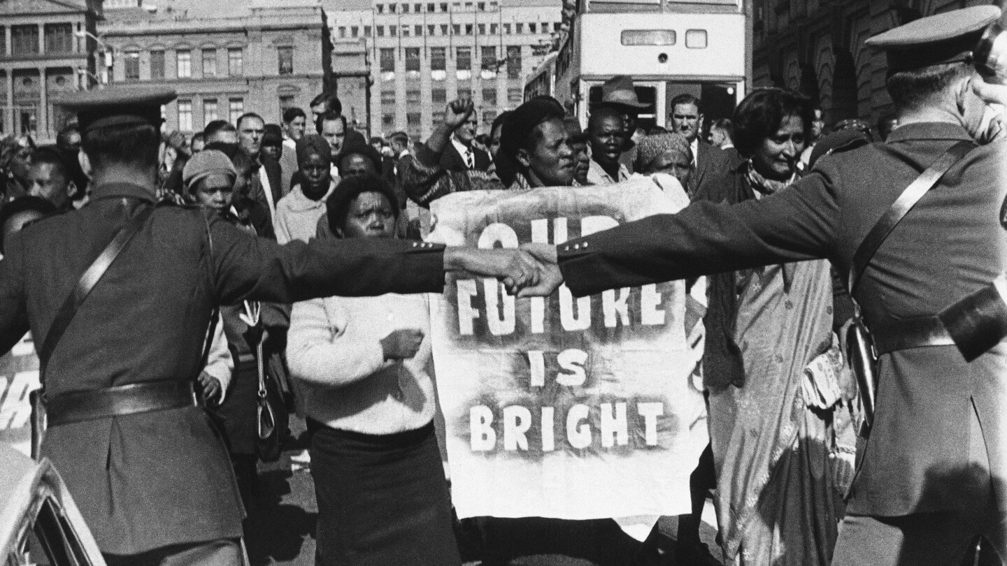 Днес в историята На 12 юни 1964 г чернокожият националист от