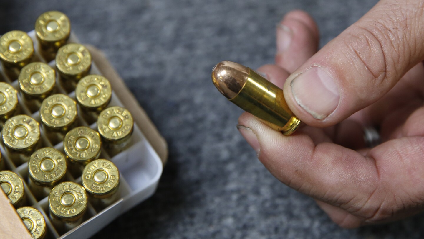 Калифорнийците не трябва да преминават основна проверка всеки път, когато купуват куршуми, постановява федерален съдия