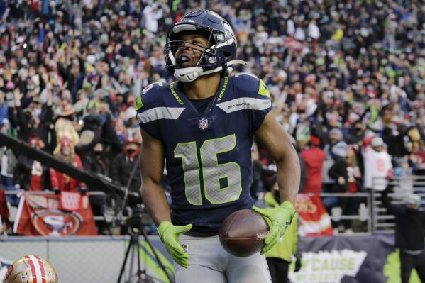 Seahawks hold on late for wild 30-23 win over 49ers